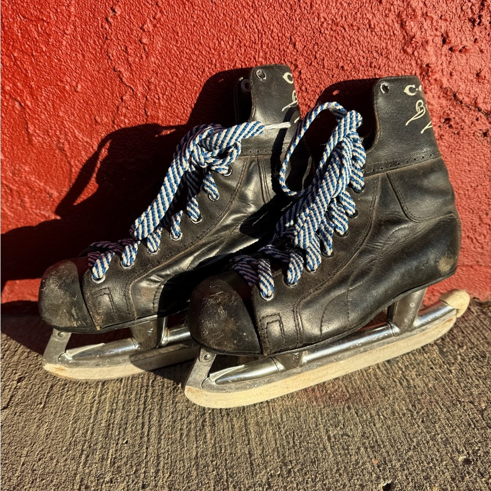 VTG CCM Black Leather Steel Shank Ice Skates 6.5